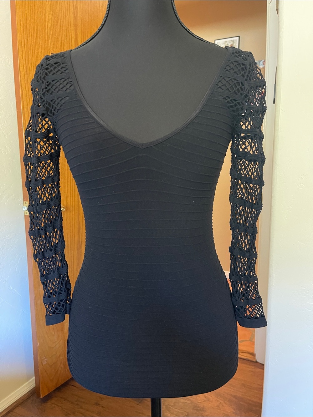 bebe Black Long-Sleeve Crochet Sleeve Bodycon Top Small